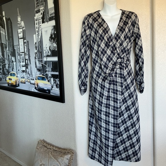 TOMMY HILFIGER cozy knit dress, bias cut navy/tan plaid, wrap, side zip. M EUC - Picture 1 of 17